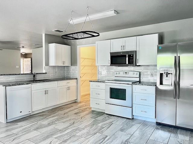 property at 2809 Briargrove Ln
