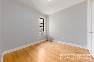Lovely 2.5 Bedroom Duplex in Park Slope st in Brooklyn, NY - Building Photo - Building Photo