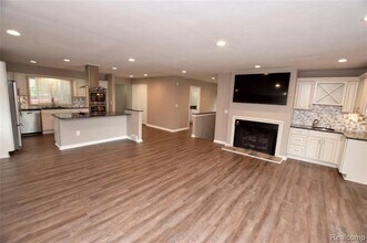13318 Wenwood Dr in Fenton, MI - Foto de edificio - Building Photo