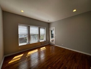 4720 N Bernard St, Unit 3E in Chicago, IL - Building Photo - Building Photo