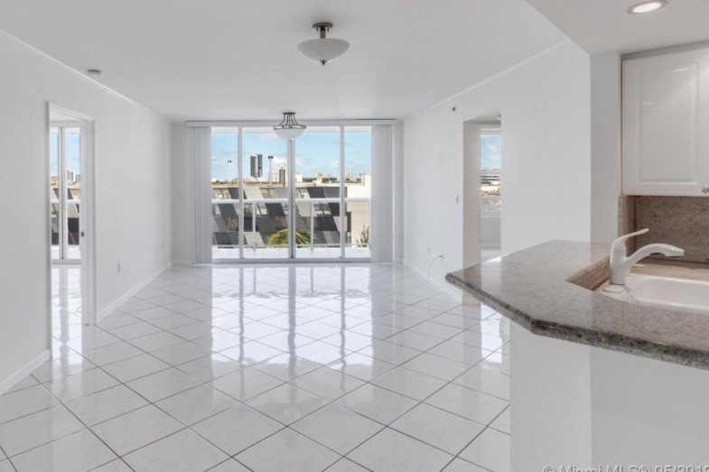 1800 Sunset Harbour Dr, Unit 815 in Miami Beach, FL - Building Photo