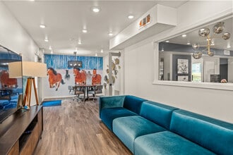 Paddock on Park Row in Arlington, TX - Foto de edificio - Interior Photo