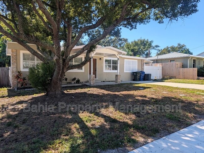 219 6th Ave SW in Largo, FL - Building Photo - Building Photo