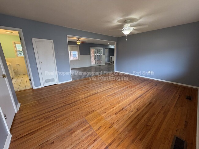 1901 S 72nd St in Fort Smith, AR - Foto de edificio - Building Photo