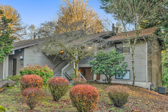 1117 Bellefield Park Ln in Bellevue, WA - Building Photo - Building Photo