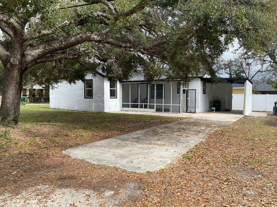 8523 N Edison Ave in Tampa, FL - Building Photo