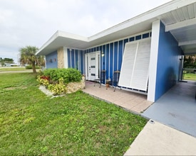 819 Schumann Dr in Sebastian, FL - Building Photo - Building Photo