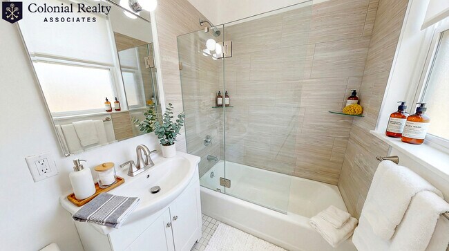 2031 Commonwealth Ave, Unit 16 in Boston, MA - Foto de edificio - Building Photo