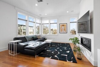 5 Mohawk St, Unit 5 in Boston, MA - Foto de edificio - Building Photo