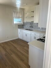 8041 Ney Ave, Unit 8041 in Oakland, CA - Foto de edificio - Building Photo
