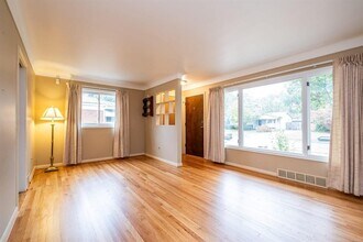 32725 Grinsell Dr in Warren, MI - Building Photo - Building Photo