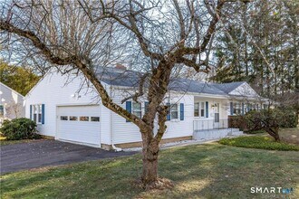 129 W Ridge Dr in West Hartford, CT - Building Photo - Building Photo
