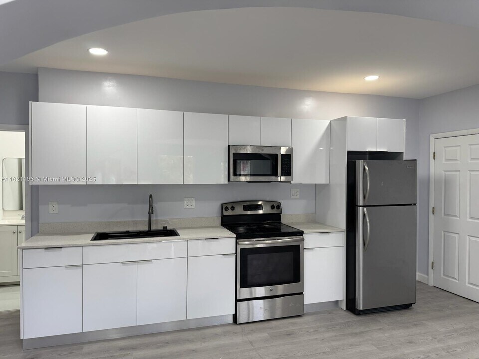 3171 SW 26th St in Miami, FL - Building Photo