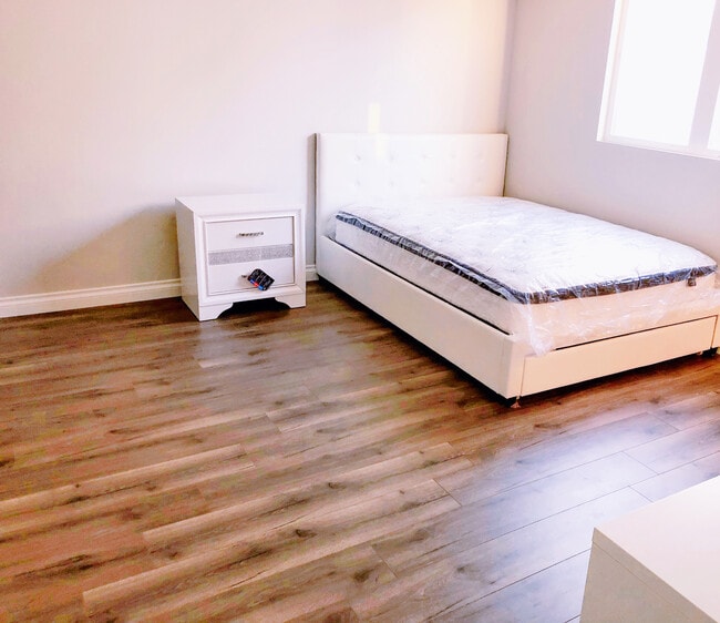 1340 W 37th St in Los Angeles, CA - Building Photo - Building Photo