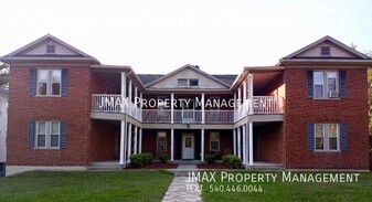 1737 Greenwood Rd SW in Roanoke, VA - Building Photo
