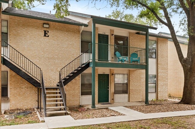 1624 Aquarena Springs Dr in San Marcos, TX - Building Photo - Building Photo