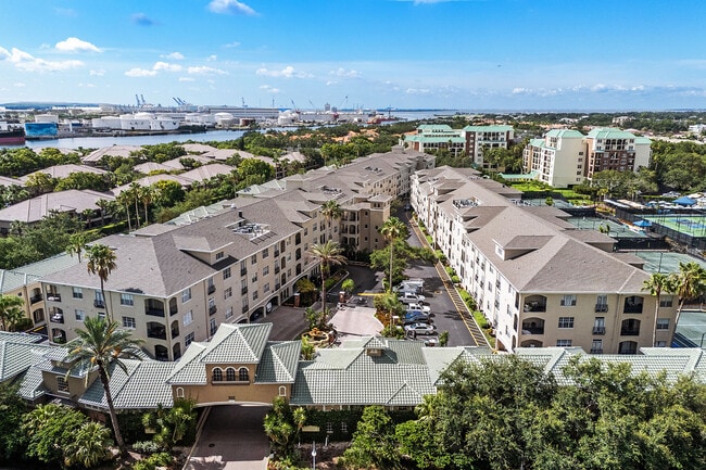 501 Knights Run Ave in Tampa, FL - Building Photo - Building Photo