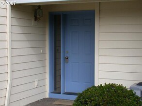 719-721 SW Backcourt Pl in Aloha, OR - Building Photo - Building Photo