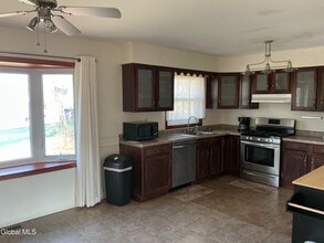 2 Dyer Dr in Latham, NY - Building Photo - Building Photo