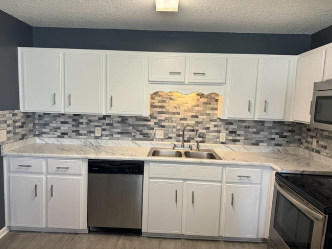 703 Waterfield Dr in Hinesville, GA - Building Photo - Building Photo