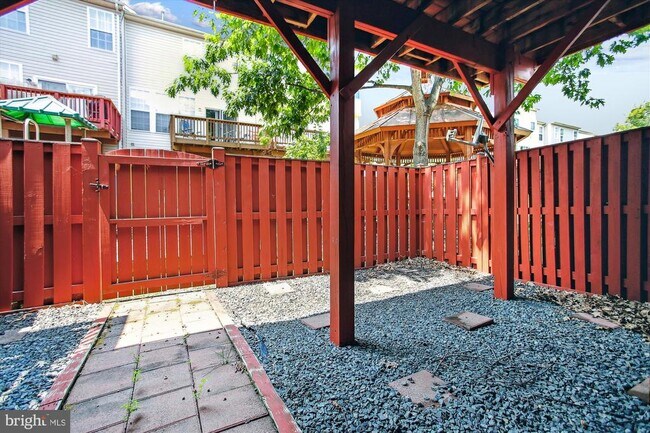 8438 Hallie Rose St in Alexandria, VA - Building Photo - Building Photo