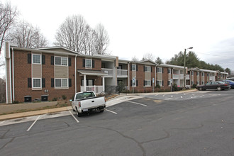 Woodcrest Apartments in Lenoir, NC - Foto de edificio - Building Photo