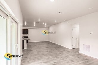 359 Greenbriar Blvd in Lehigh Acres, FL - Foto de edificio - Building Photo