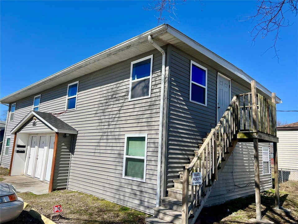 806 Center St in East Alton, IL - Building Photo