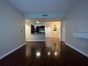 250 N 1st St, Unit 413 in Burbank, CA - Building Photo - Building Photo