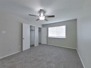 1824 Old Creek Dr in Rosenberg, TX - Foto de edificio - Building Photo