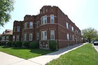 8439 S Blackstone Ave in Chicago, IL - Foto de edificio - Building Photo