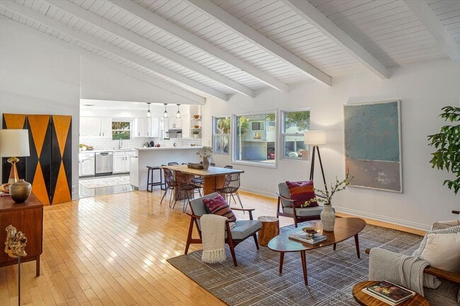 1102 Maple St in Santa Monica, CA - Building Photo - Building Photo