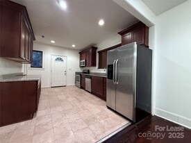 424 Woodvale Pl in Charlotte, NC - Building Photo