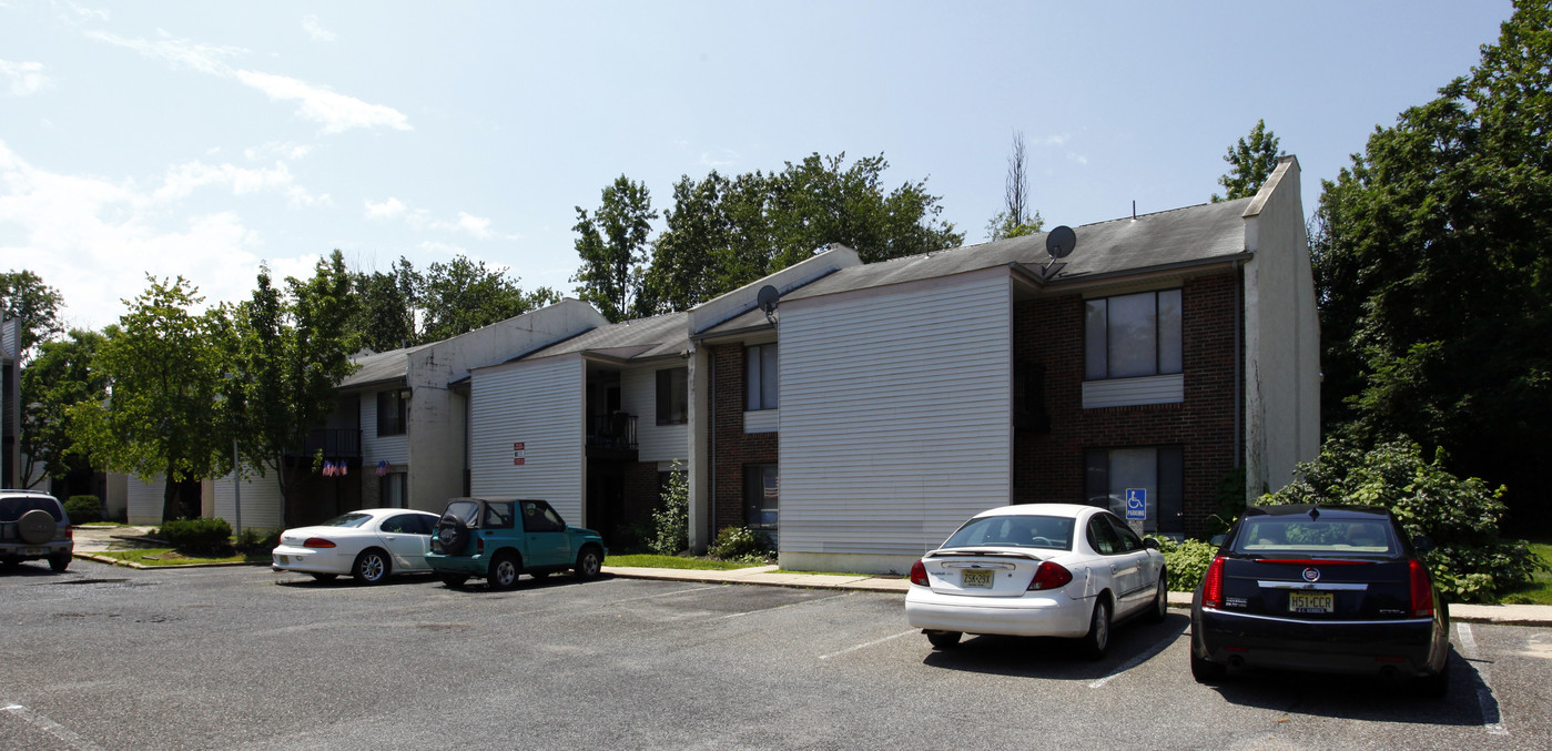 Tanglewood Gardens in Clementon, NJ - Building Photo