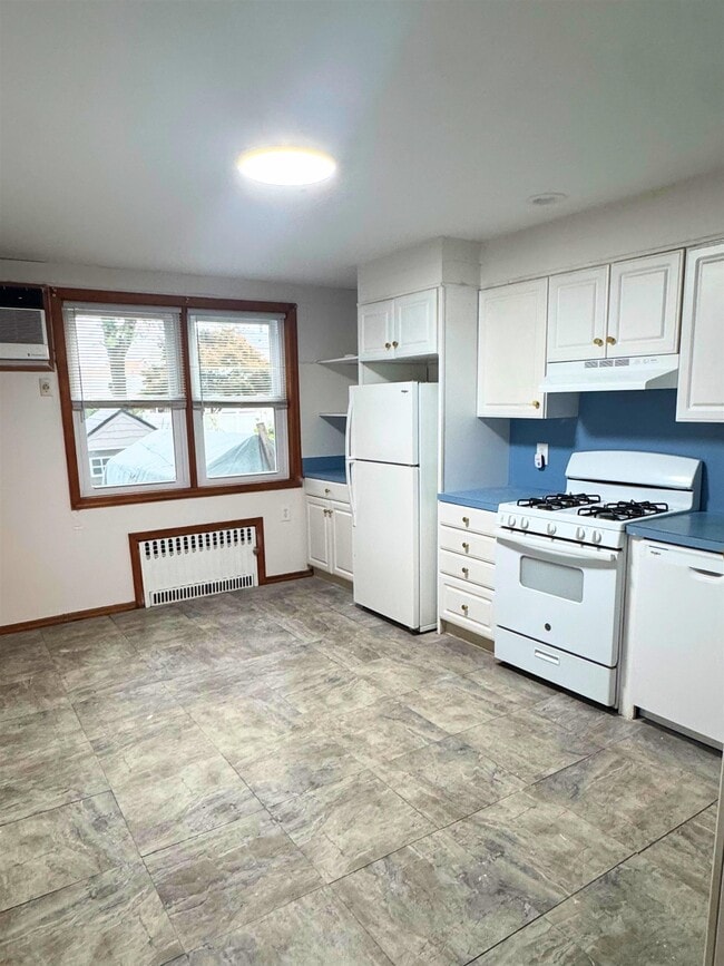 186 Avenue C in Bayonne, NJ - Building Photo - Building Photo