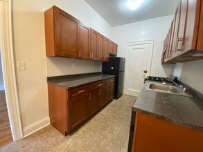 2045 Commonwealth Ave, Unit 48 in Boston, MA - Foto de edificio - Building Photo