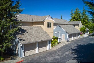 The Carillon Apartments in Kirkland, WA - Foto de edificio - Building Photo