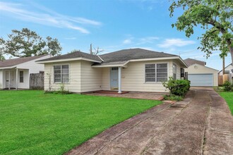 1343 Gardenia Dr, Unit 1038 in Houston, TX - Building Photo - Building Photo