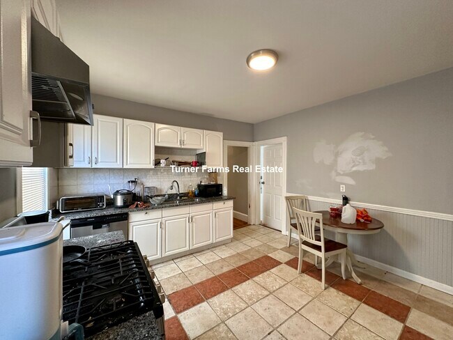 9 Taft St, Unit 2 in Boston, MA - Building Photo - Building Photo