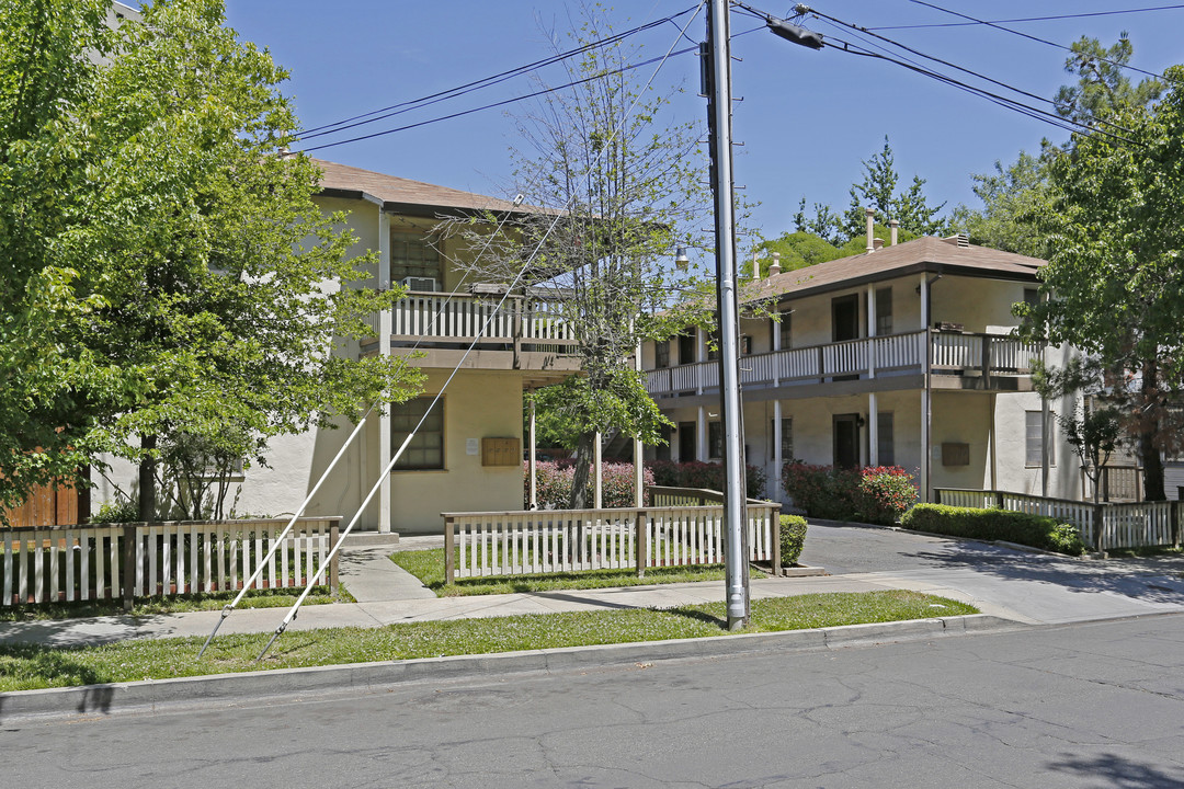 L St Apartments in Sacramento, CA - Foto de edificio