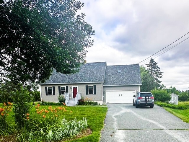 property at 5 Horseshoe Ln
