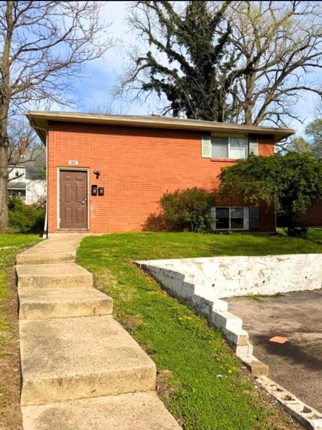 property at 940 Ferndale Pl