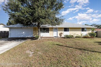 413 Deacon Ave in Palm Bay, FL - Foto de edificio - Building Photo