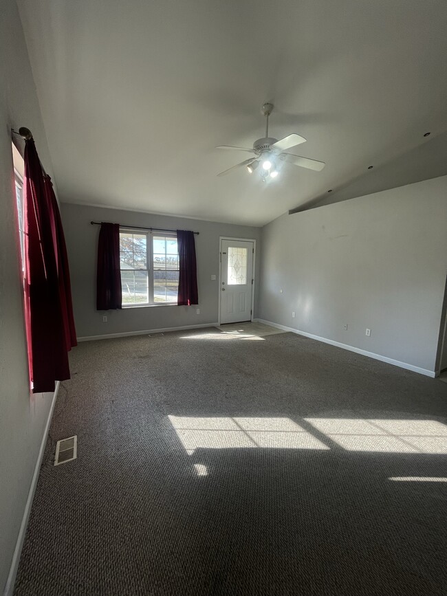 1010 Orchard Dr in St. Clair, MO - Building Photo - Building Photo