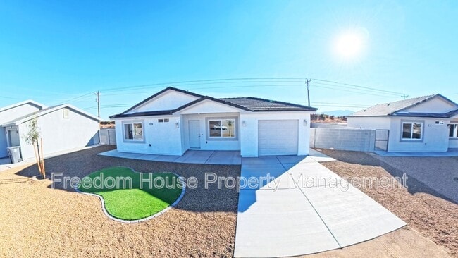 581 Valiant Ave in Pahrump, NV - Building Photo - Building Photo