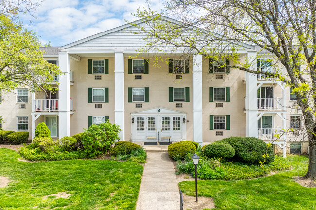 Lafayette Greene Condominium in Lafayette Hill, PA - Building Photo - Building Photo