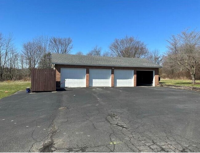 315 Maidenblush Dr in New Wilmington, PA - Building Photo - Building Photo