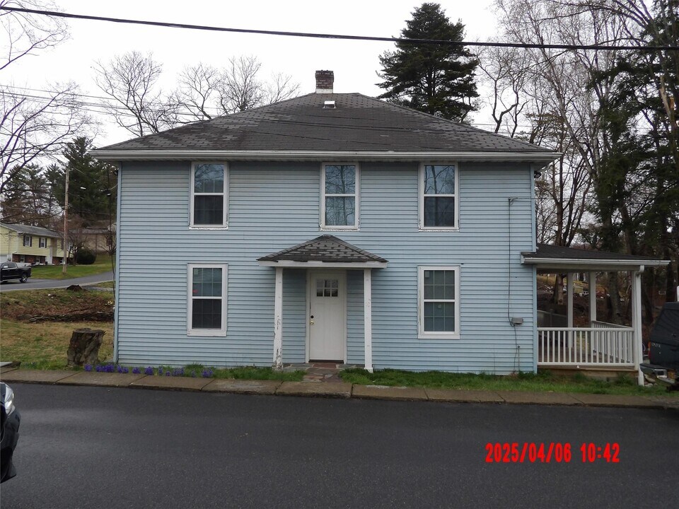 10 Dubois St in Marlboro, NY - Building Photo