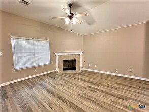 180 Firwood S in Kyle, TX - Foto de edificio - Building Photo