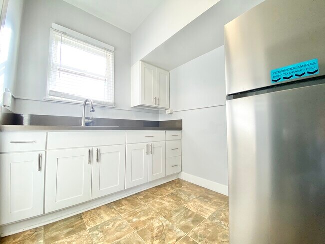 1135 Westmoreland Ave in Los Angeles, CA - Building Photo - Building Photo